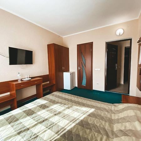 27 Zhemchuzhin Hotel Zaliznyy Port Exterior photo